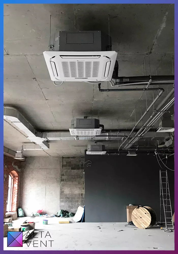 Вентиляционное оборудование в процессе монтажа в магазине в Москве
